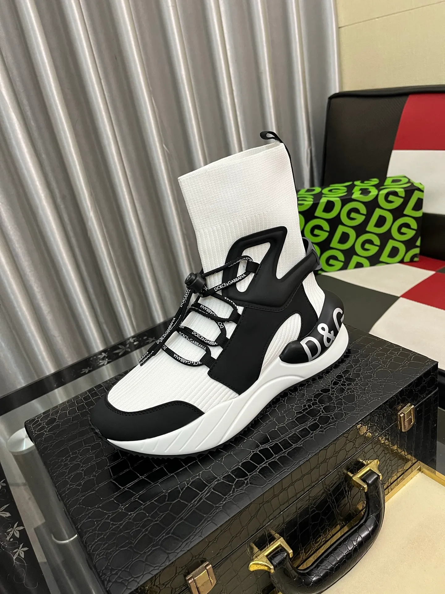 Men's men's shoes💰420⌚️⌚️New DG Dolce & Gabbana high-end couple's sports and casual shoes, imported cowhide, multiple material splicing design➕Imported cowhide lining, cowhide feet➕original TPR elastic outsole. Size: 35-46